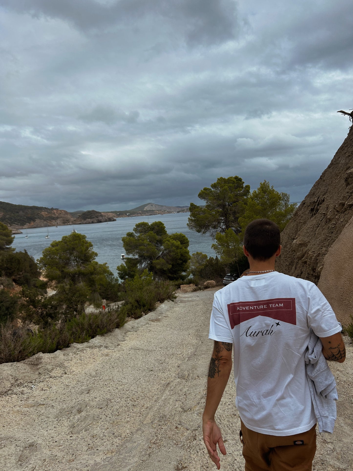 ADVENTURE TEAM VINTAGE TEE